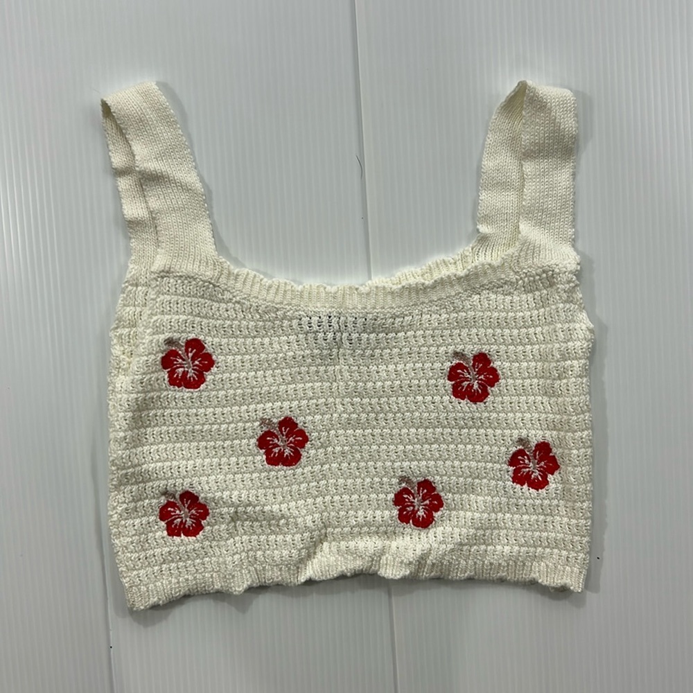 J52. Wild Fable White Tank Top with Redโ Floral Design (XS)